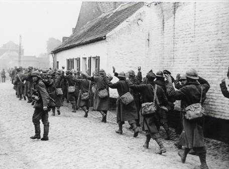 Colonne de prisonniers français en juin 1940
